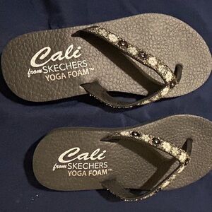 Skechers Yoga Foam size 7 NEW